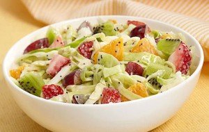 Salada de repolho com frutas