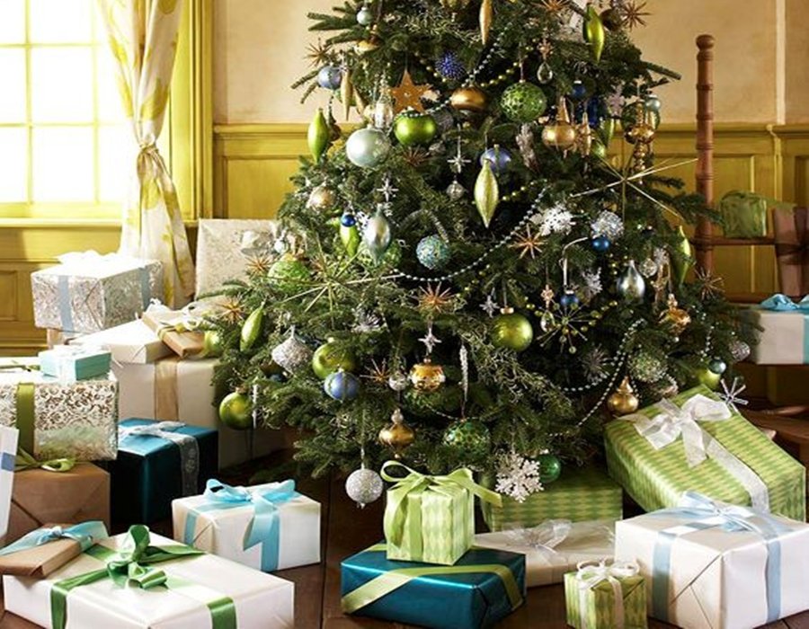 Dicas de decoração de árvores de Natal com presentes
