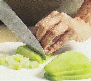 Como cortar vegetais em cubos