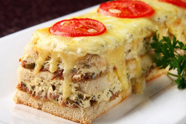 Lanche gratinado de atum