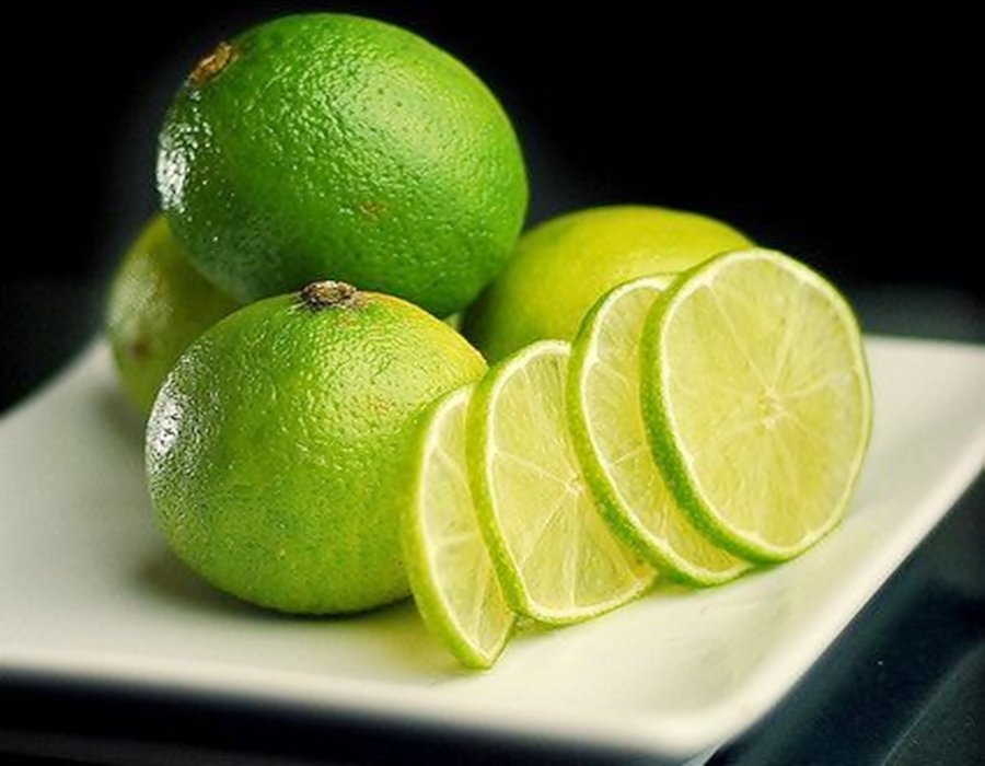 Aprenda a fazer produtos de limpeza utilizando limão