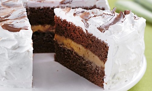 Bolo de chocolate com brigadeiro ao mel