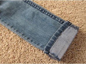 Como fazer a bainha da calça jeans mantendo a costura original 