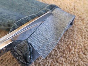 Como fazer a bainha da calça jeans mantendo a costura original 