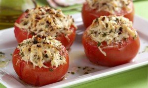 Receita de tomate assado com recheio de frango