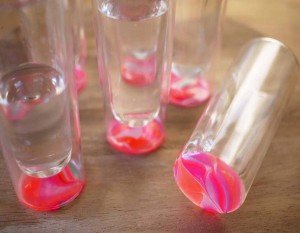Como personalizar copos de vidro com esmalte