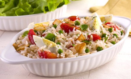 Salada de arroz aromatizada