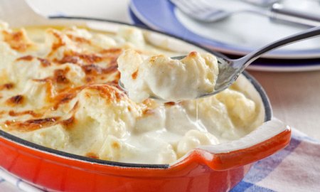 Couve-flor gratinada com molho branco e queijo