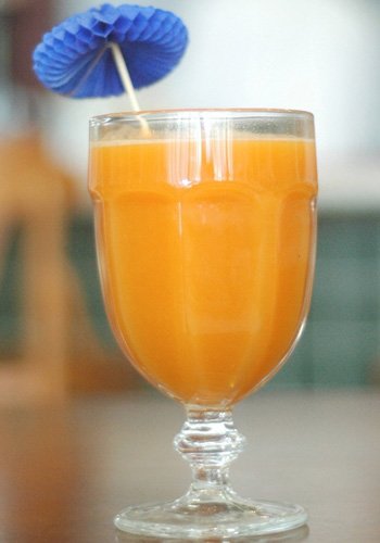 Suco de laranja com cenoura e gengibre