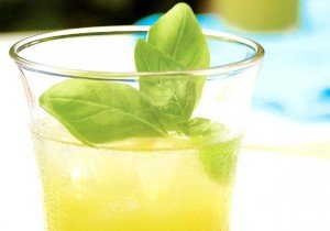 Receita de suco de limão e manjericão