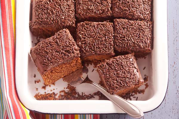 Bolo de cenoura com cobertura de brigadeiro