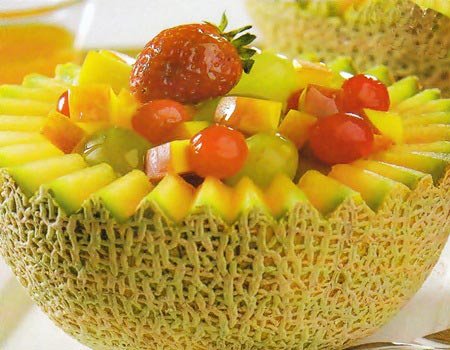 Cesta de melão com frutas