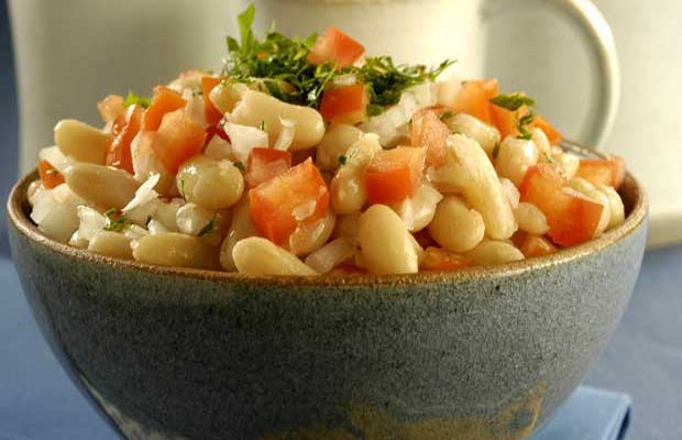 Salada de feijão com tomate