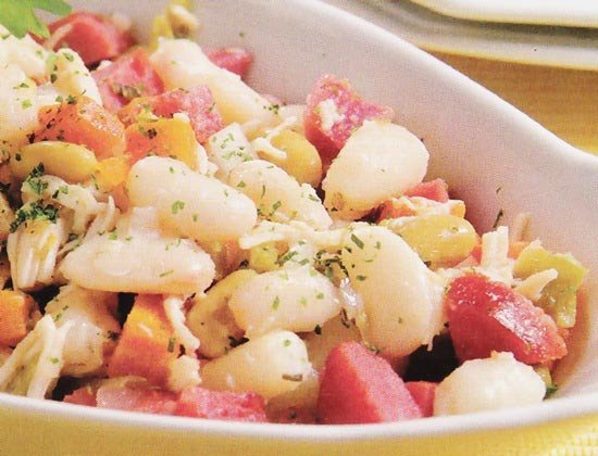 Salada de feijão branco e legumes