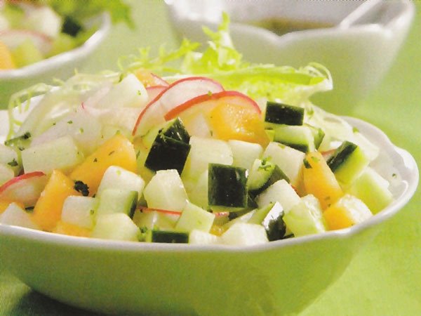 Salada refrescante de pepino