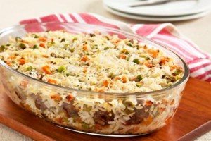 Receita de arroz de forno com almôndegas