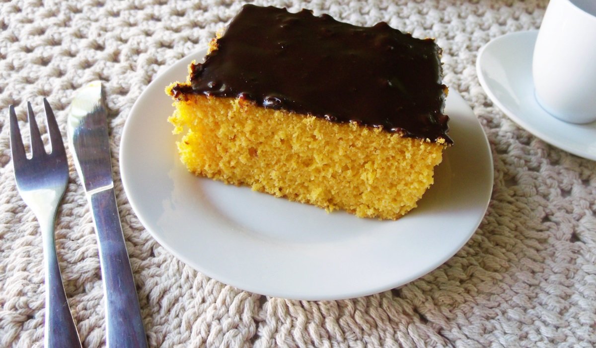 Bolo de cenoura com cobertura de ganache