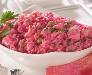 Receita de salada rosa de batata e beterraba