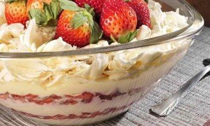 Receita de pavê de morango com chantilly