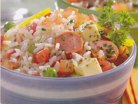 Salada de arroz com salsicha