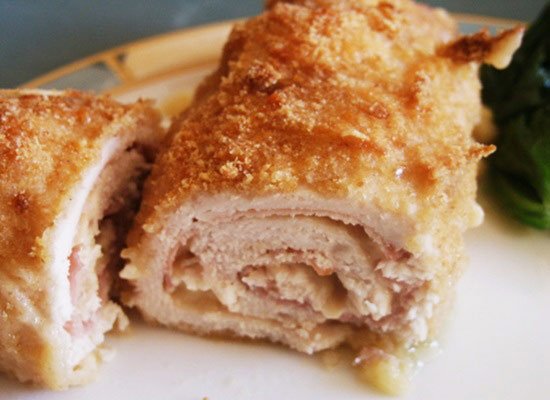 Filé de frango recheado com presunto e queijo