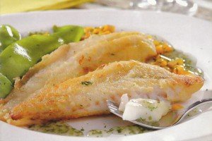 Receita de filé de pescada com molho de cenoura