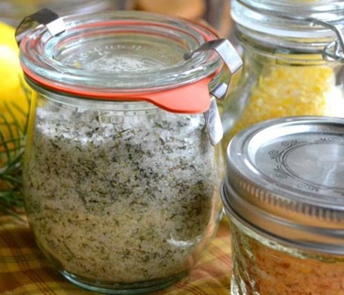 Aprenda a fazer sal de ervas em casa