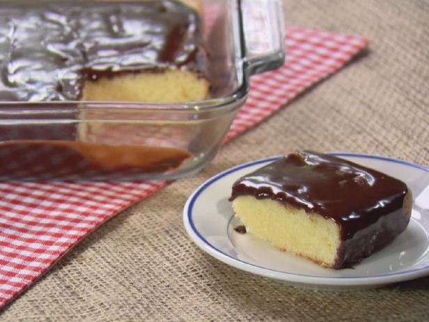 Bolo de baunilha com cobertura de ganache