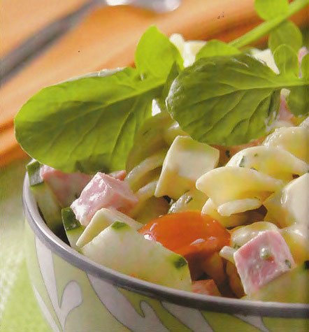 Receita de salada de macarrão com mortadela e queijo