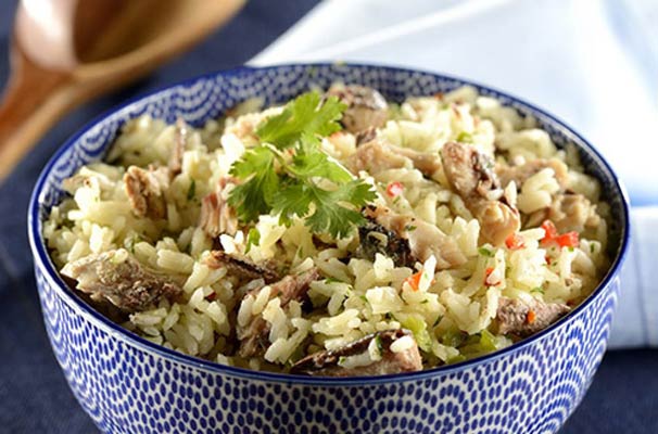 Receita de arroz com coco e sardinha