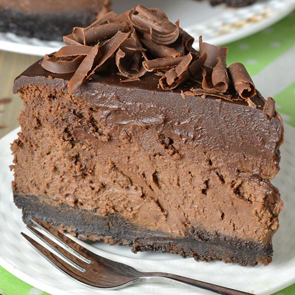 Cheesecake de chocolate triplo com crosta de Oreo