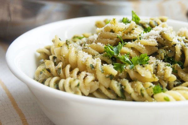 Receita de macarrão parafuso ao molho pesto