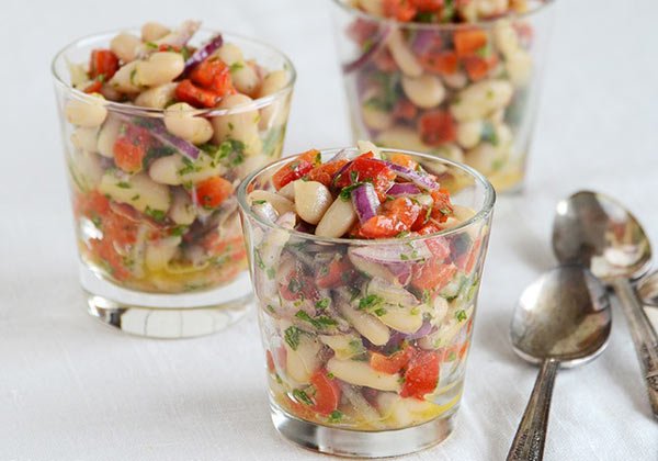 Receita de salada de feijão branco no copinho