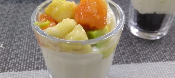 Tortinha salada de frutas no copinho