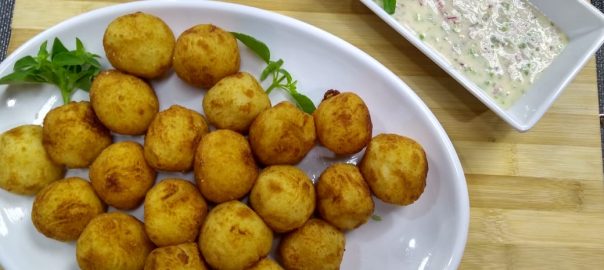 Bolinha de batata recheada com queijo