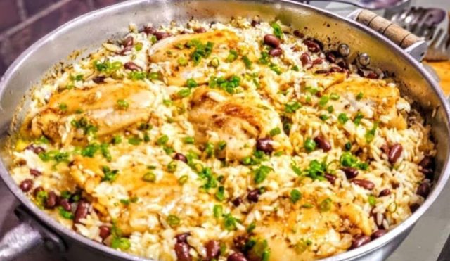 Arroz jamaicano com frango